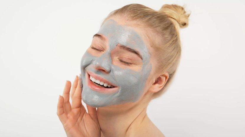 5 Rekomendasi Clay Stick Mask yang Praktis dan Tidak Ribet Saat Maskeran
