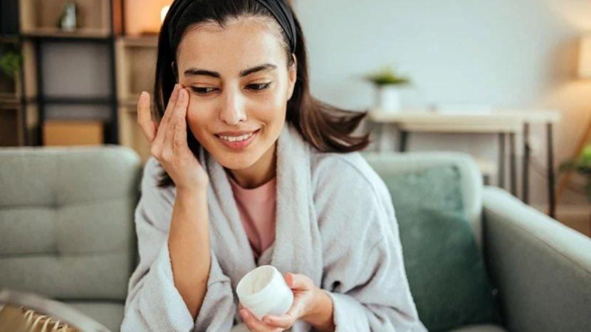 5-Rekomendasi-Cleansing-Balm-Dengan-Tekstur-Lembut-untuk-Bersihkan-Makeup-sd.jpg