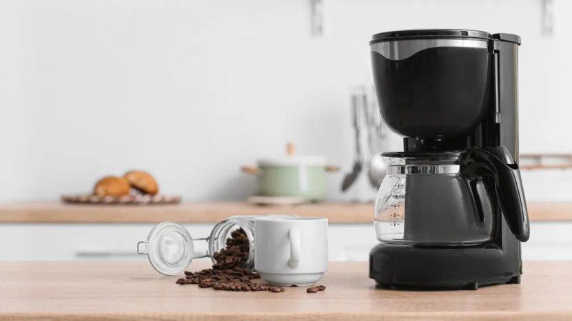 5 Rekomendasi Coffee Maker Mulai 100 Ribuan untuk Bikin Kopi Praktis di Rumah