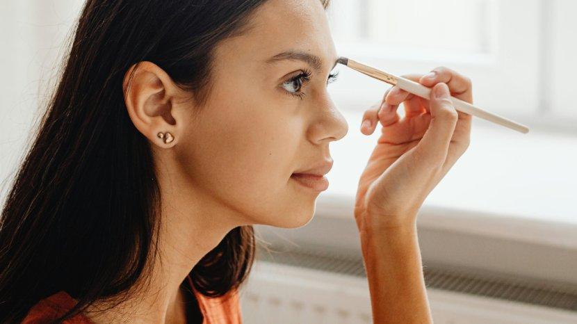 5 Rekomendasi Eyebrow Pencil Tanpa Perlu Diraut dan Mudah Dipakai