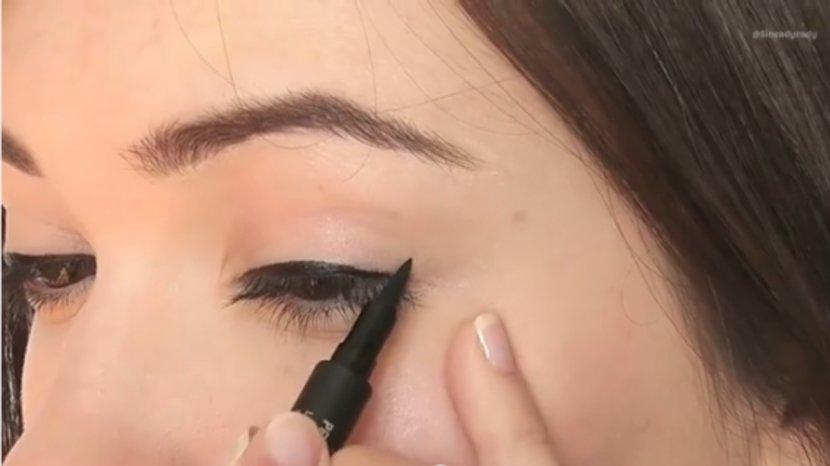 5-Rekomendasi-Eyeliner-Pen-Terbaik-2025-yang-Waterproof-dan-Mudah-Digunakan-d.jpg