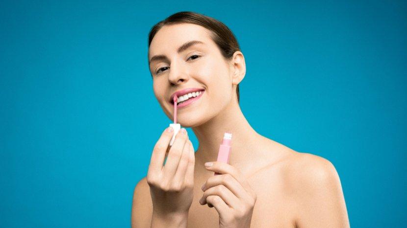 5 Rekomendasi Lip Serum Murah di Bawah Mulai 20 Ribuan untuk Melembapkan Bibir