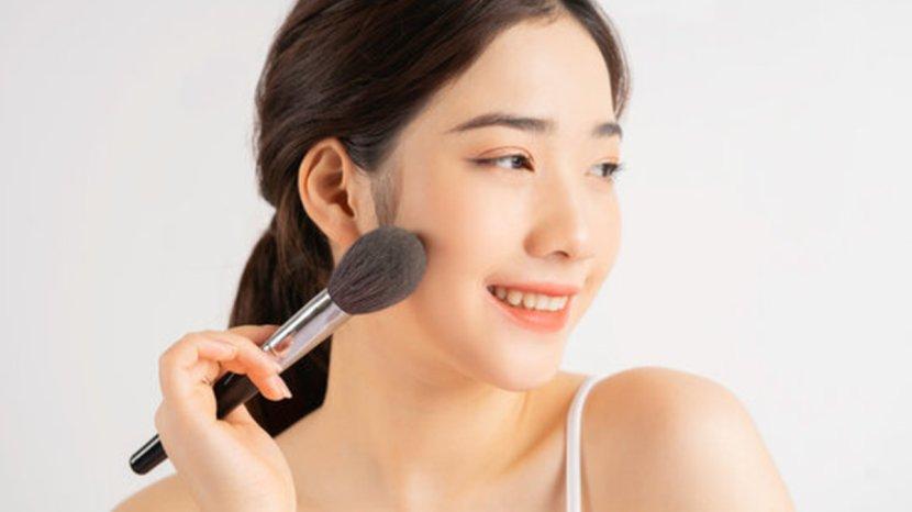 5 Rekomendasi Loose Powder untuk Mengatasi Minyak Berlebih di Wajah