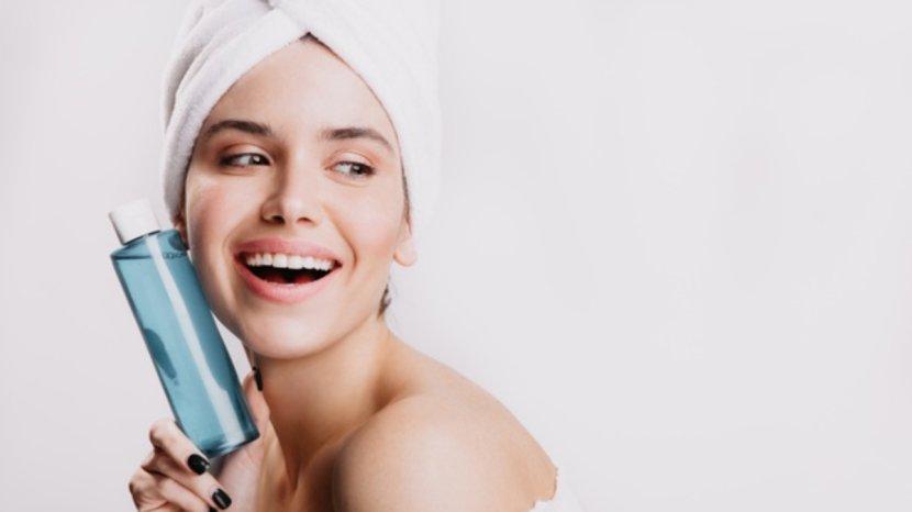 5-Rekomendasi-Micellar-Water-yang-Bisa-Mengangkat-Sisa-Makeup-Waterproof-sdrge.jpg