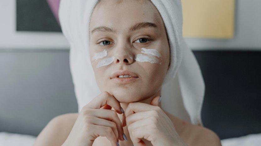 5-Rekomendasi-Milk-Cleanser-Bertekstur-Lembut-yang-Ampuh-Bersihkan-Wajah.jpg