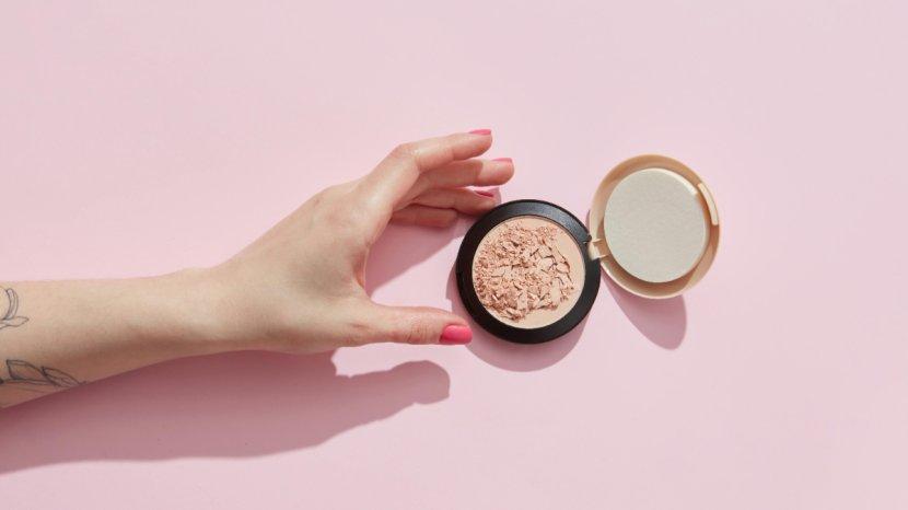 5-Rekomendasi-Powder-Matte-yang-Formulanya-Bagus-untuk-Kulit-Berminyak.jpg