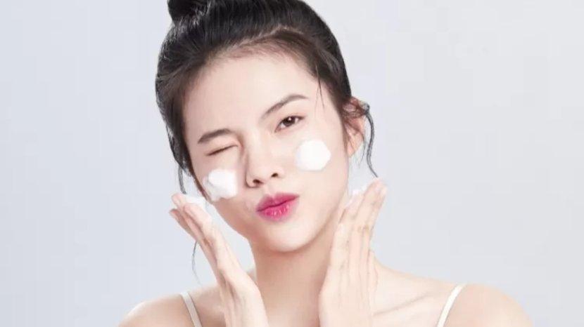 5-Rekomendasi-Sabun-Cuci-Muka-yang-Efektif-untuk-Kulit-Berminyak-e.jpg