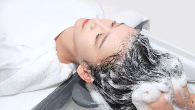 5 Rekomendasi Shampoo Non SLS yang Tidak Bikin Rambut Rontok dan Kering