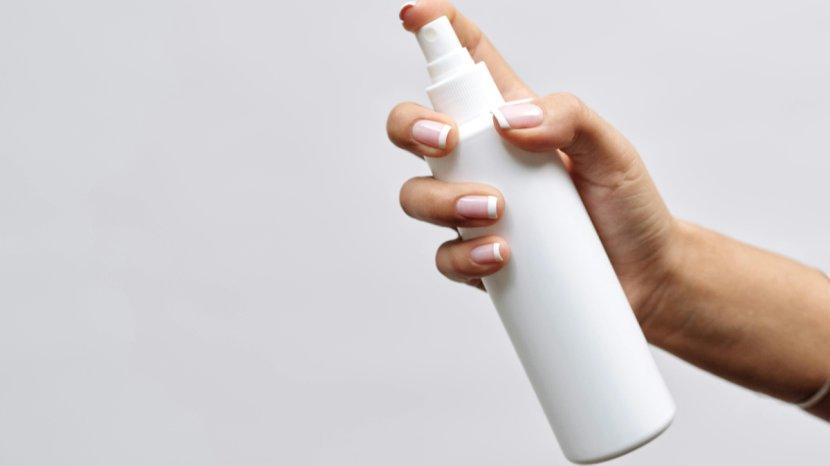 5 Rekomendasi Sunscreen Spray Tinggi SPF Tanpa Merusak Makeup