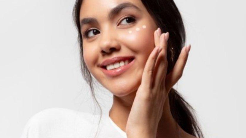 5-Rekomendasi-Sunscreen-yang-Tidak-Bikin-Kulit-Kering-Cocok-Buat-Dry-Skin-Type-7.jpg