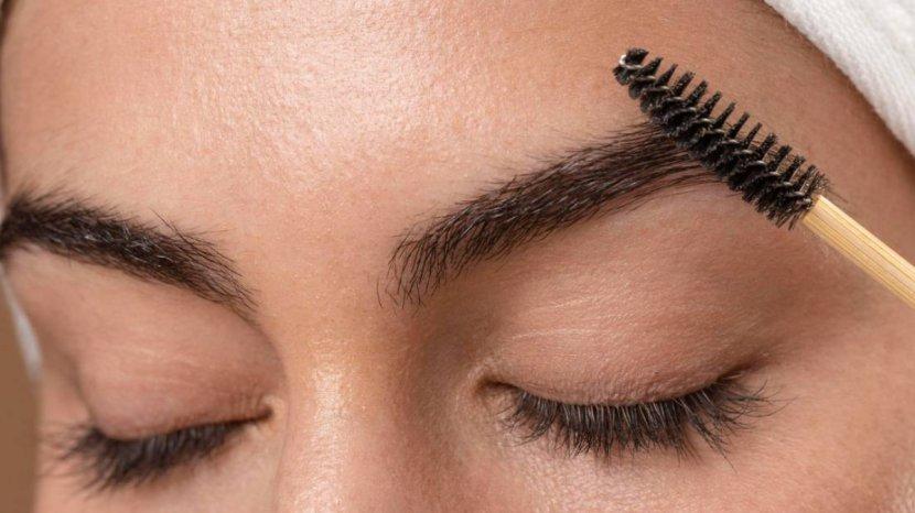 5-Tips-Mempertebal-Bulu-Alis-Pakai-Cara-Alami-Hingga-Instan-d.jpg