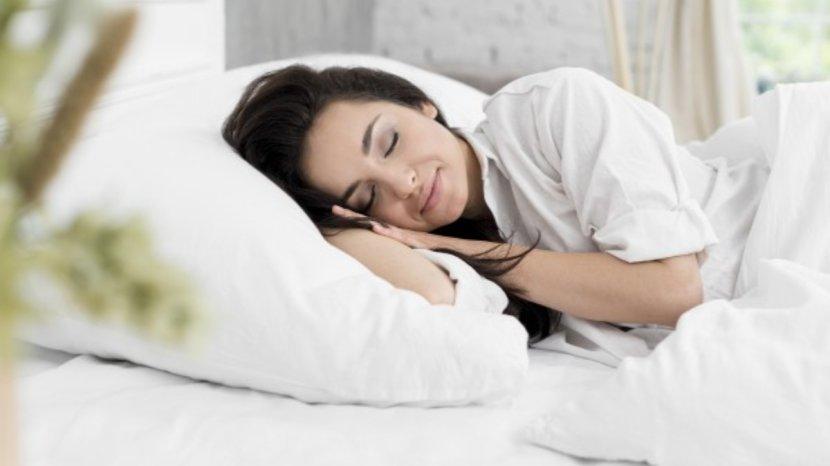 5-Tips-Mudah-Melindungi-Rambut-Ketika-Tidur-Agar-Tidak-Kusut-dan-Tetap-Indah.jpg