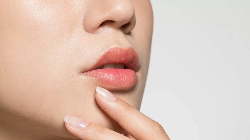 5-Tips-dan-Trik-Mudah-Merawat-Bibir-Agar-Tetap-Sehat-dan-Plumpy-Bikin-Penampilanmu-Percaya-Diri.jpg