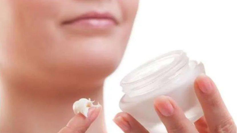 5-Urutan-Skincare-Pagi-Buat-Perempuan-Pemilik-Kulit-Kering.jpg