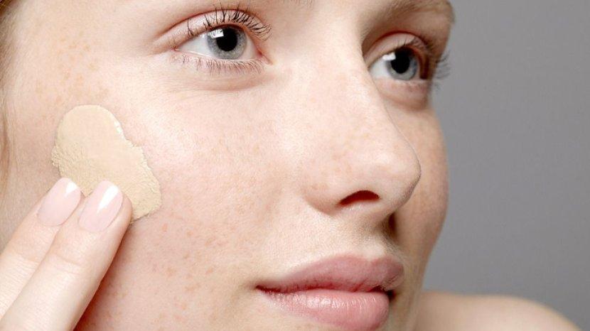 5 Beauty Hacks untuk Mengatasi Foundation yang Terlalu Terang, Jangan Buru-buru Dibuang