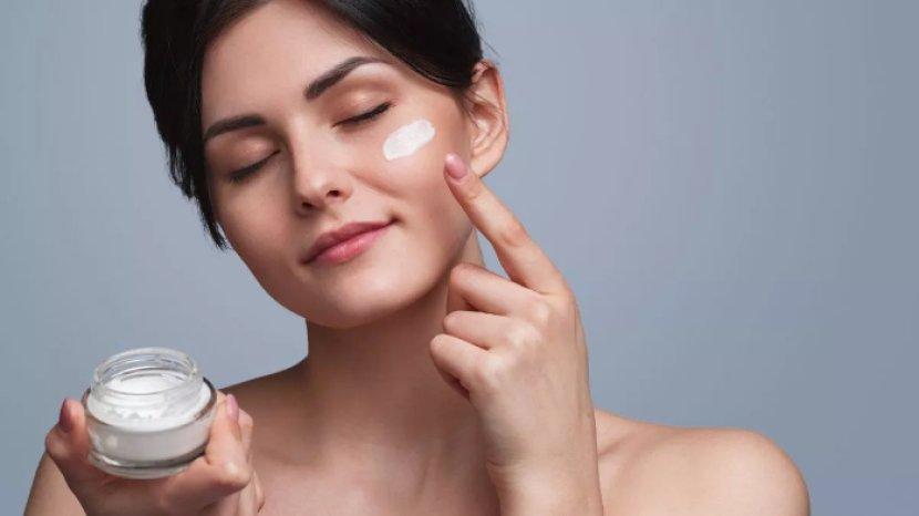 5 Kandungan Skincare yang Perlu Dihindari Si Pemilik Kulit Kering