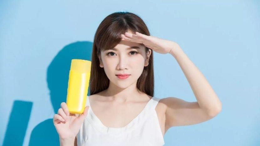 5 Kesalahan Saat Memakai Sunscreen yang Perlu Dihindari, Biar Kulit Terlindungi Bebas Belang