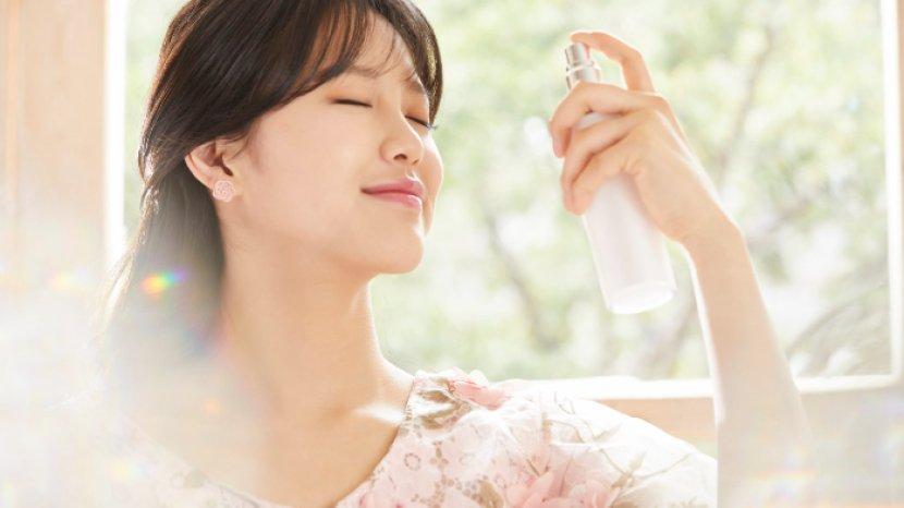 Ternyata Ini Lho 5 Kesalahan Saat Menggunakan Face Mist, Salah Satunya Bikin Makeup Tidak Awet