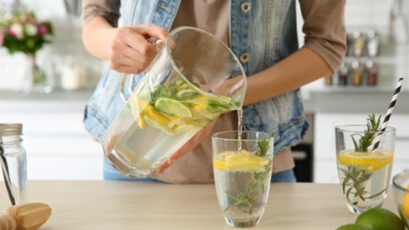 5-manfaat-minum-infused-water-saat-berbuka-puasa-apa-saja.jpg