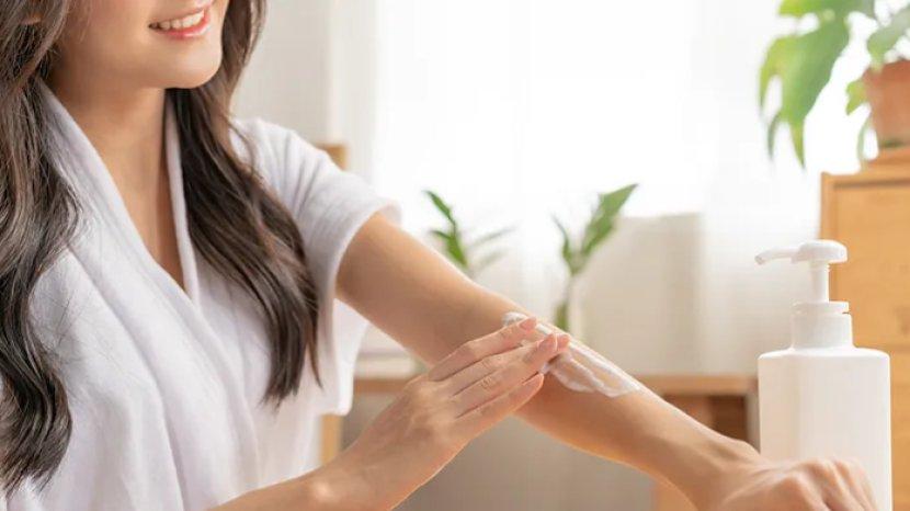 5 Rekomendasi Body Serum yang Bikin Lembap dengan Tesktur Ringan