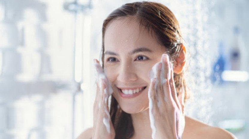 5 Rekomendasi Facial Wash dengan Formula Ringan yang Aman untuk Semua Jenis Kulit