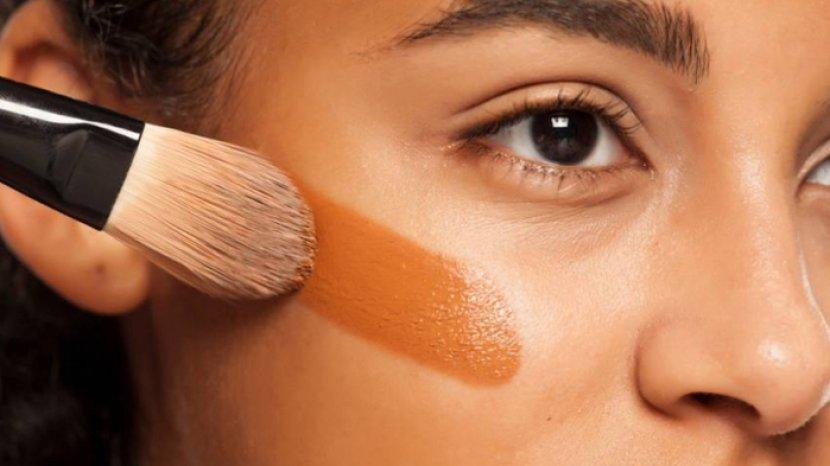 5 Rekomendasi Liquid Foundation Terbaik untuk Samarkan Noda Hitam