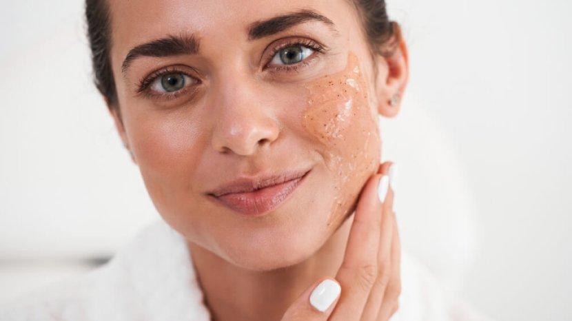 5 Rekomendasi Peeling Gel yang Bikin Wajah Mulus dan Halus