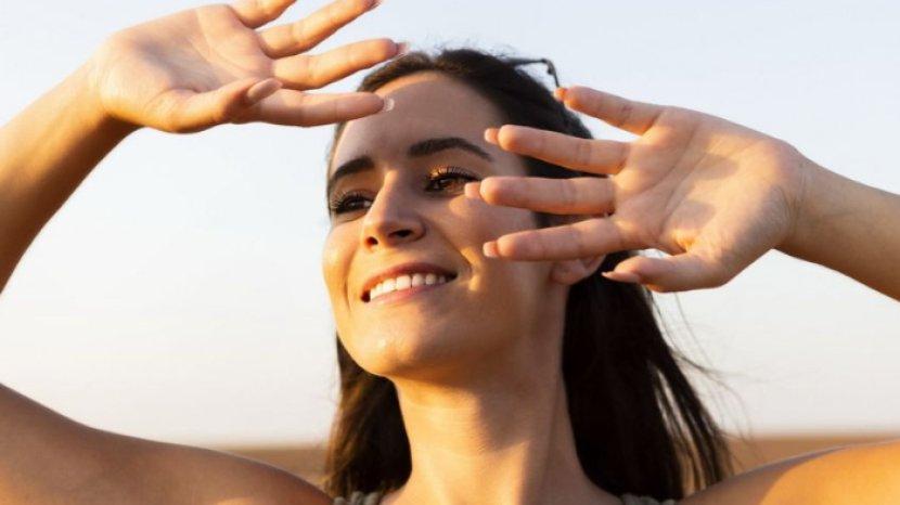 5-tips-mengatasi-belang-di-wajah-akibat-cuaca-panas-dan-paparan-sinar-matahari.jpg