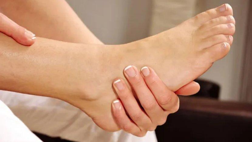 5 Tips Menghilangkan Flek Hitam yang Muncul di Kaki, Kembali Cerah dan Bikin Percaya Diri