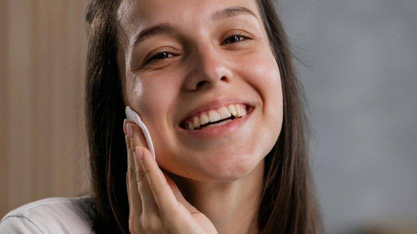 6-Alasan-Hydrating-Toner-Penting-untuk-Kebutuhan-Kulit-Wajahmu.jpg