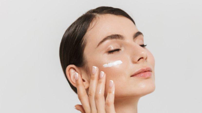 6 Alasan Pentingnya Memakai Primer Sebelum Mulai Makeup, Termasuk Bisa Jaga Kulit Wajah
