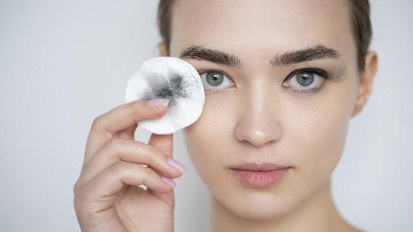 6-Bahan-Alami-Ini-Bisa-Gantikan-Makeup-Remover-untuk-Bersihkan-Wajah-sde.jpg