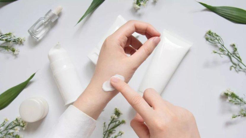 6-Rekomendasi-Hand-Cream-untuk-Cegah-Kulit-Kering-Kemasannya-Praktis-Digunakan-Kapan-Saja.jpg