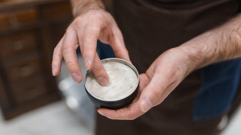 6-Rekomendasi-Pomade-untuk-Tampil-Rapi-Saat-Bukber.jpg