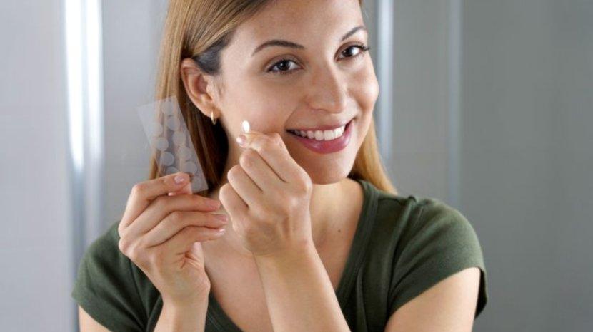 6-Tips-dan-Trik-Memakai-Acne-Patch-Agar-Jerawat-Mereda-Tanpa-Meninggalkan-Bekas.jpg