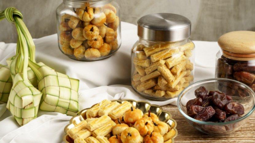 6-bahaya-makan-kue-kering-secara-berlebihan-saat-lebaran-2024-bisa-bikin-gemuk.jpg