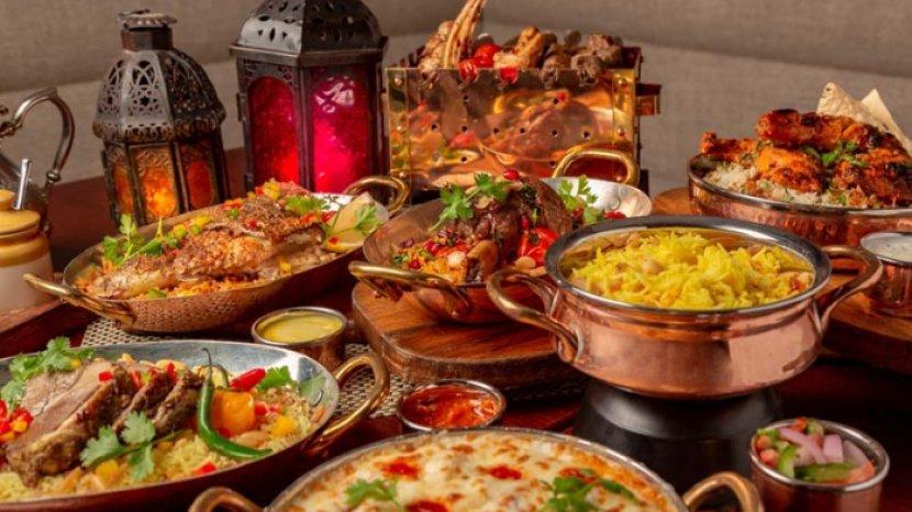 6-makanan-ini-bisa-memicu-kolesterol-naik-hindari-saat-berbuka-maupun-sahur.jpg