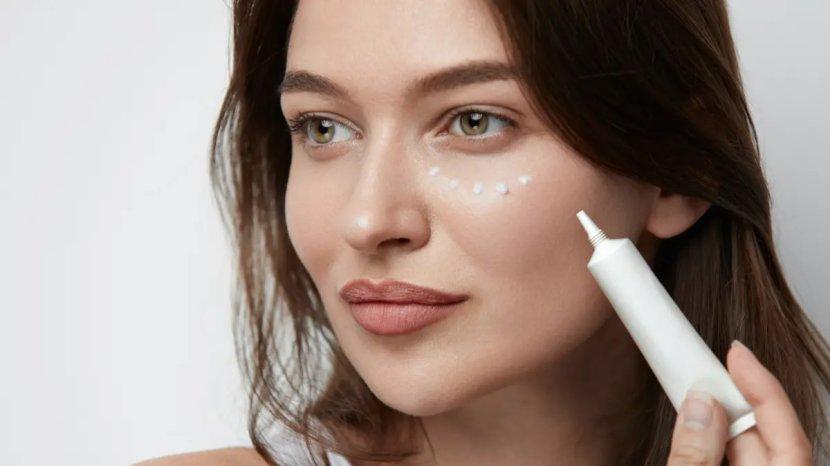 7-Rekomendasi-Eye-Cream-Terlaris-di-Online-Shop-Yang-Ampuh-Mengatasi-Kantung-Mata-Gelap.jpg
