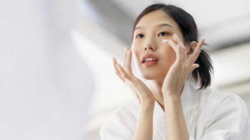 7-Rekomendasi-Eye-Cream-yang-Bikin-Mata-Segar-dengan-Harga-100-Ribuan.jpg