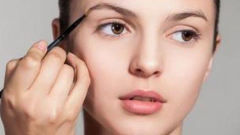 7 Rekomendasi Eyebrow Pencil Budget Rp 50k untuk Alis Awet Seharian