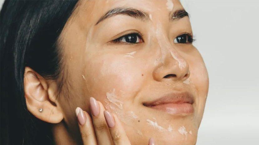 7-Rekomendasi-Face-Peeling-untuk-Menghilangkan-Kulit-Kasar-dan-Komedo.jpg