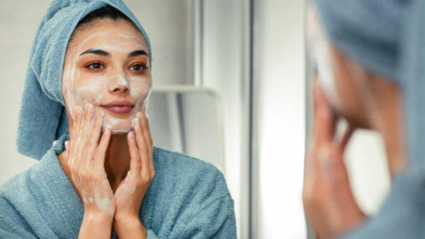 7-Rekomendasi-Facial-Wash-pH-Rendah-untuk-Wajah-Sensitif.jpg