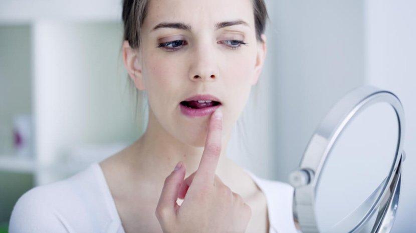 7-Rekomendasi-Lip-Mask-yang-Digunakan-Sebelum-Tidur-Bibir-Super-Lembap-Ternutrisi.jpg