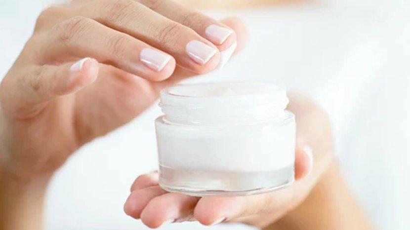 7-Rekomendasi-Moisturizer-Gel-Terbaik-Punya-Tekstur-Ringan-Nyaman-dan-Melembapkan.jpg