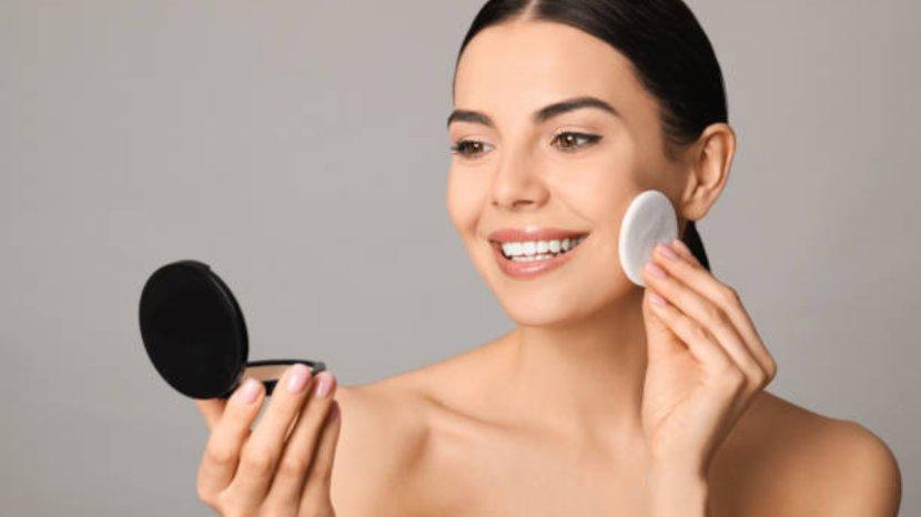 7 Rekomendasi Powder Foundation yang Bagus untuk Menutupi Pori-pori di Wajah