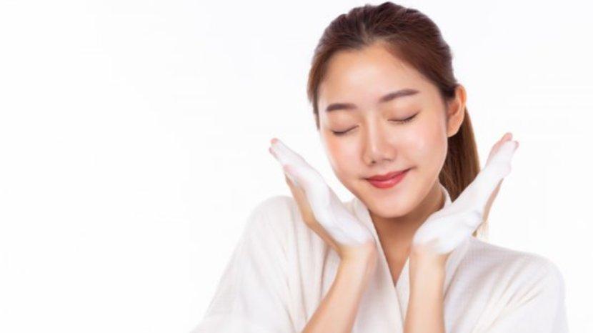 7 Rekomendasi Sabun Muka untuk Wajah Berminyak Mulai 20 Ribuan