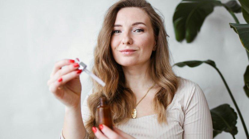7 Rekomendasi Serum Anti Aging yang Cocok untuk Pemula, Aman dan Sudah BPOM