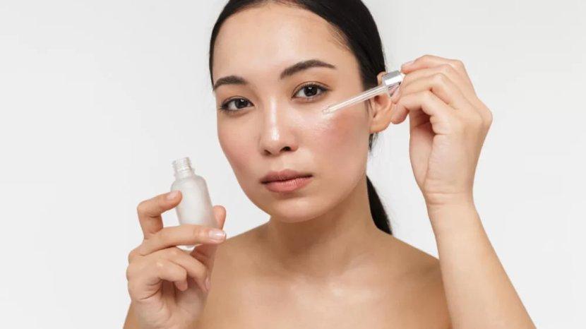 7 Rekomendasi Serum Jerawat untuk Meredakan Kemerahan dan Aman Buat Kulit Sensitif