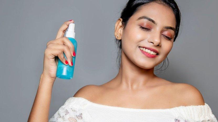7-Rekomendasi-Setting-Spray-Kualitas-Terbaik-yang-Bisa-Lembapkan-Kulitmu-Saat-Puasa-re.jpg