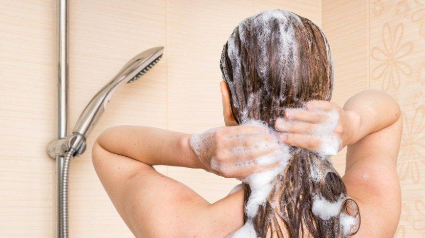 7-Rekomendasi-Shampoo-yang-Efektif-Atasi-Rambut-Kering-dan-Bercabang.jpg